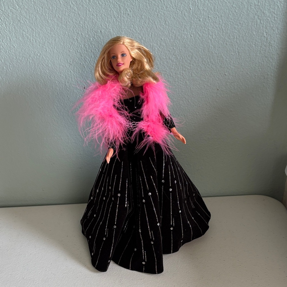 Mattel 1998 Holiday Barbie